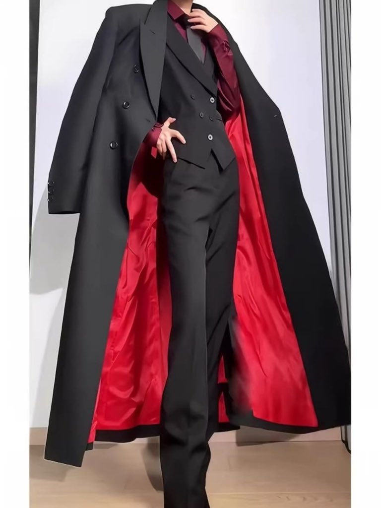 gothicornate_'s tweet photo. power dressing with a little mystery 🖤❤️ https://t.co/VV6He5J1fk