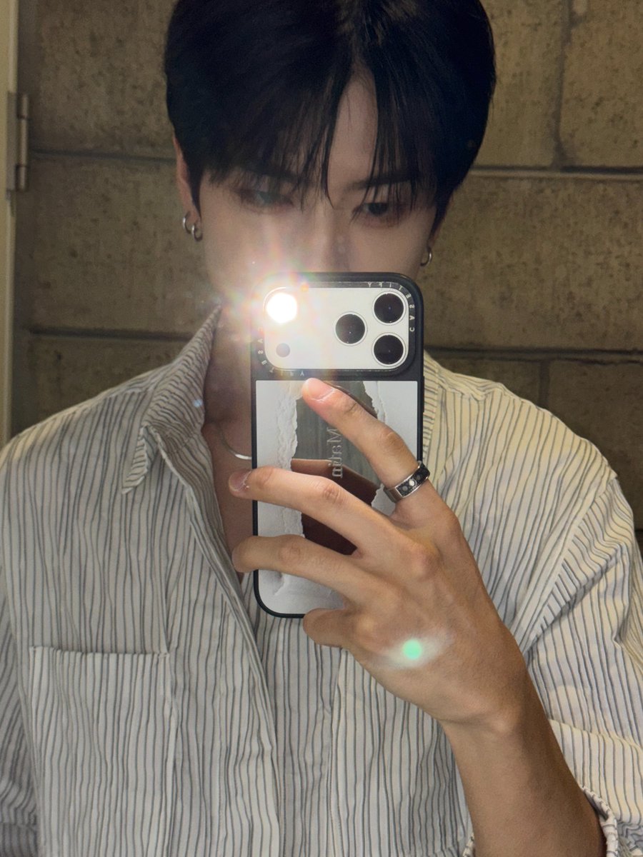 TRENDZ_OFFCL's tweet photo. [#윤우] 가을 너무 좋다🐺🖤

#FROM_TRENDZ #TO_FRIENDZ #TRENDZ #트렌드지 https://t.co/bAbprju5dO