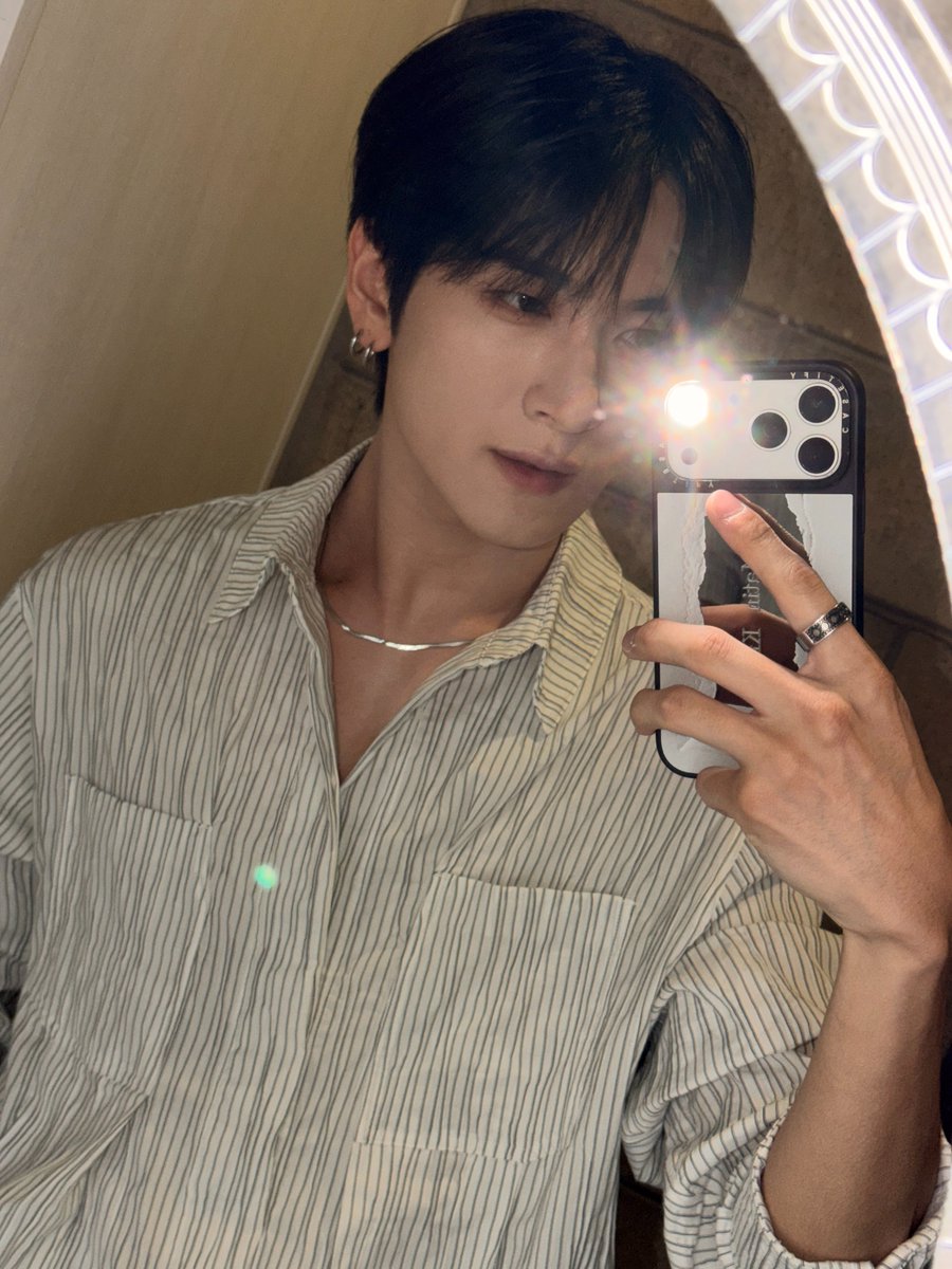 TRENDZ_OFFCL's tweet photo. [#윤우] 가을 너무 좋다🐺🖤

#FROM_TRENDZ #TO_FRIENDZ #TRENDZ #트렌드지 https://t.co/bAbprju5dO