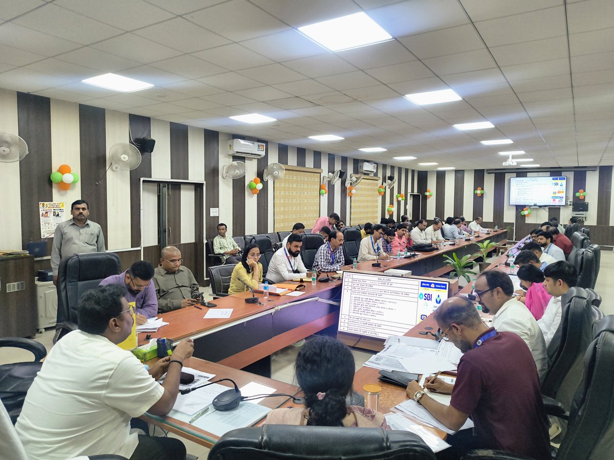 dm_sitapur's tweet photo. जिला सलाहकार समिति एवं जिला स्तरीय आरसेटी परामर्शदात्री समिति (DLRAC) की समीक्षा बैठक आयोजित कर संबंधित योजनाओं की प्रगति की समीक्षा की गई तथा आवश्यक दिशा-निर्देश दिए गए। https://t.co/j7voLaCK7k