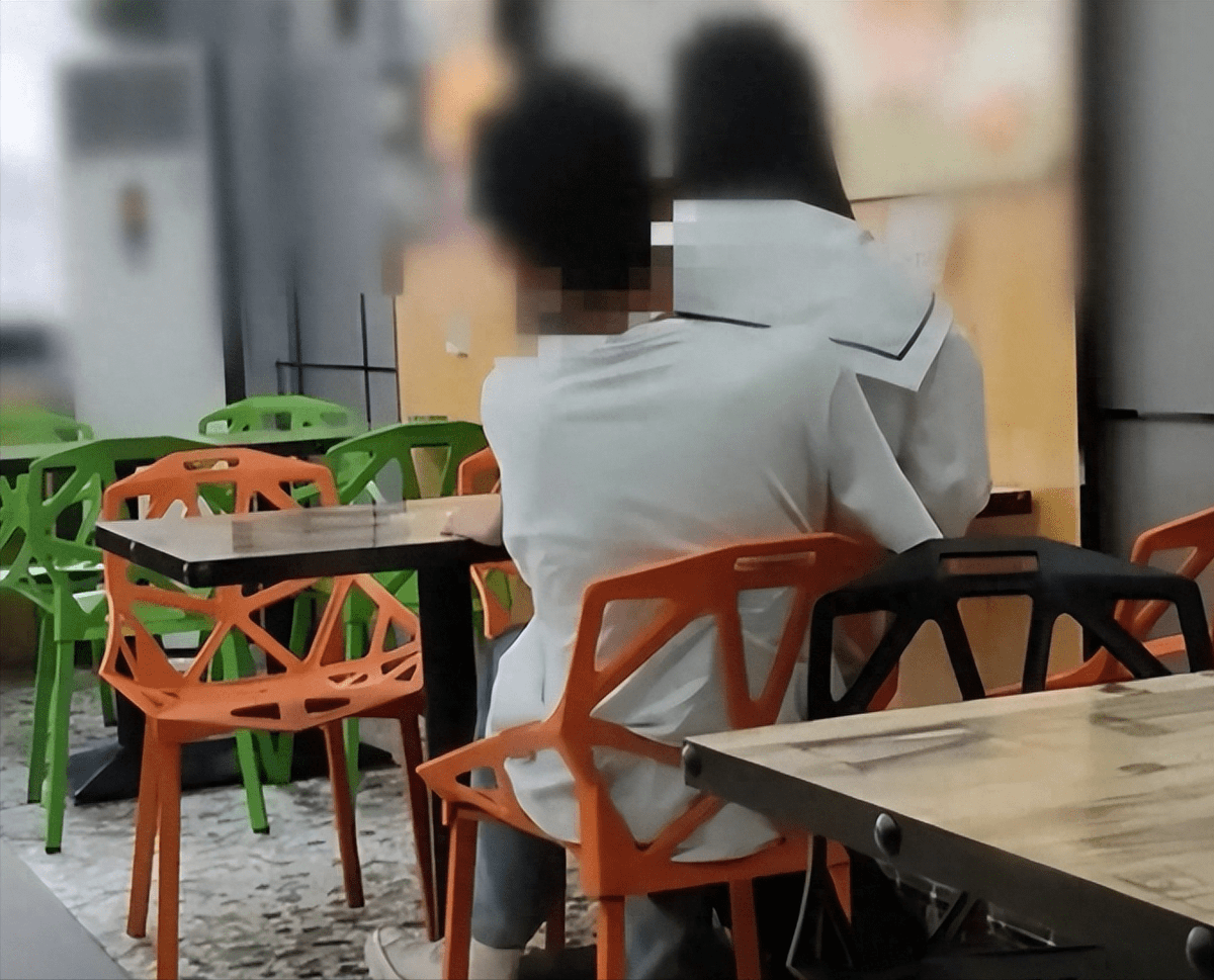jadef421306's tweet photo. Held his hand while grabbing late-night bubble tea, the warmth in the cold wind tastes like nothing else ； https://t.co/1M84H2N12U