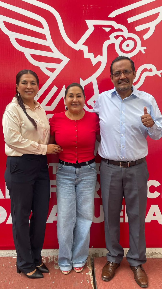 ExpresionInfo's tweet photo. La Presidenta de @PETEOOAX, @SalomeMtzS, se reunió con el equipo de Ocotlán de Morelos para dar la bienvenida a Gerardo Cordova como Coordinador Territorial de este Municipio. 
🤝 Siguen fortaleciendo la unidad, la organización y el trabajo cercano a las y los ciudadanos. https://t.co/p00n8zOxMP