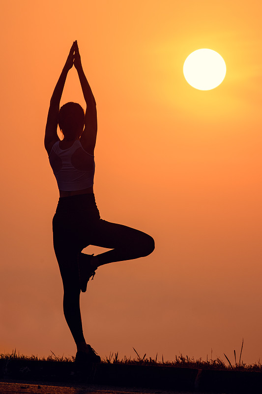 sweef809073's tweet photo. Just tried the new sunrise yoga on the rooftop—feeling like I can take on the whole day with fresh energy! https://t.co/6I1hjZAoeq