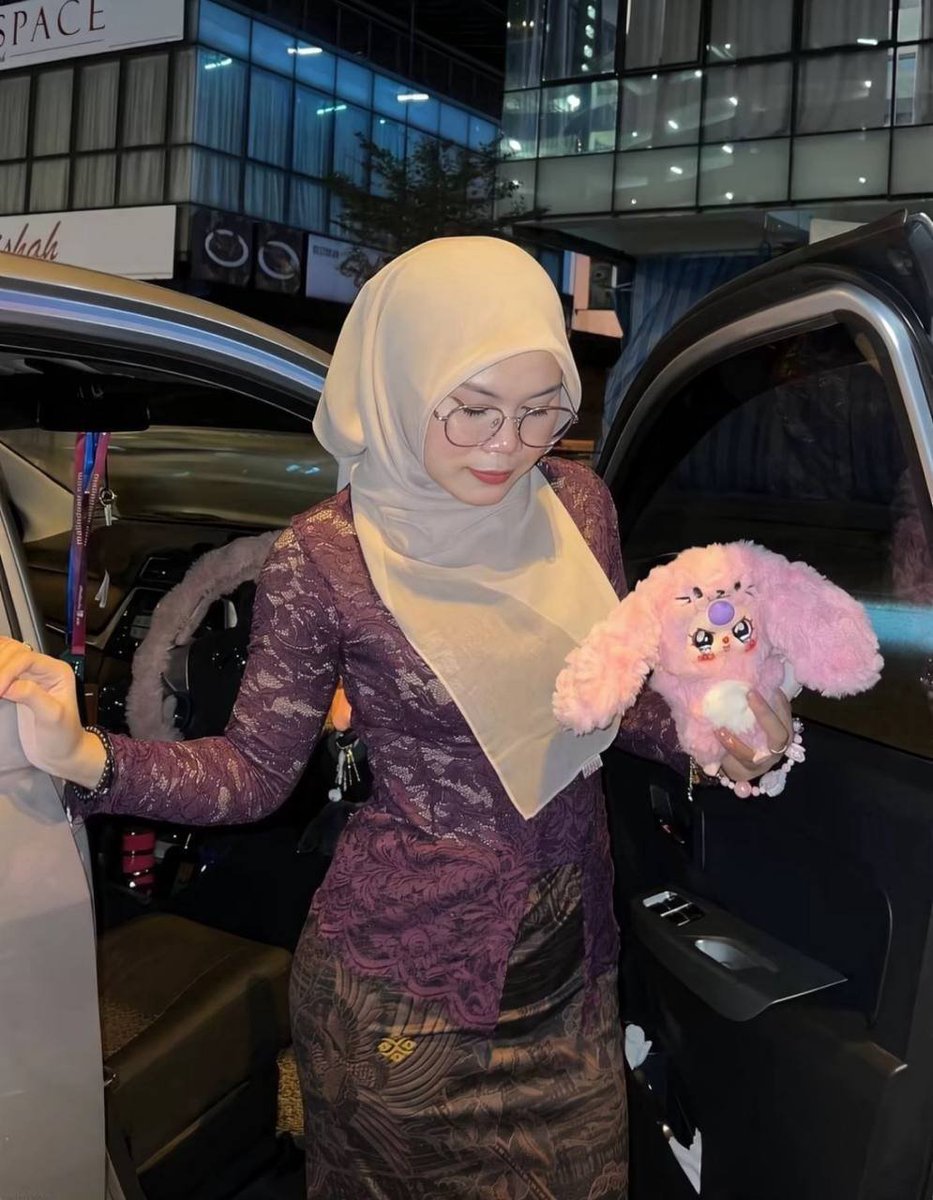 ciknabelaa2's tweet photo. Kebaya unggu ramai malay Kat bio 😍 
#awektudung #awekcun #fypmalaysia #malaysiagrils https://t.co/Zj02gppCTc