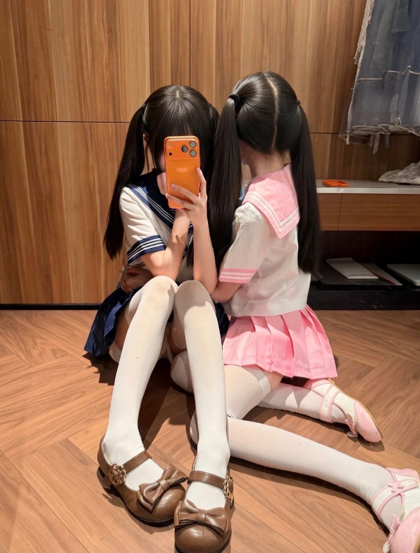 AnlAtakan2's tweet photo. 猜猜哪个是我 https://t.co/waJJASyOst