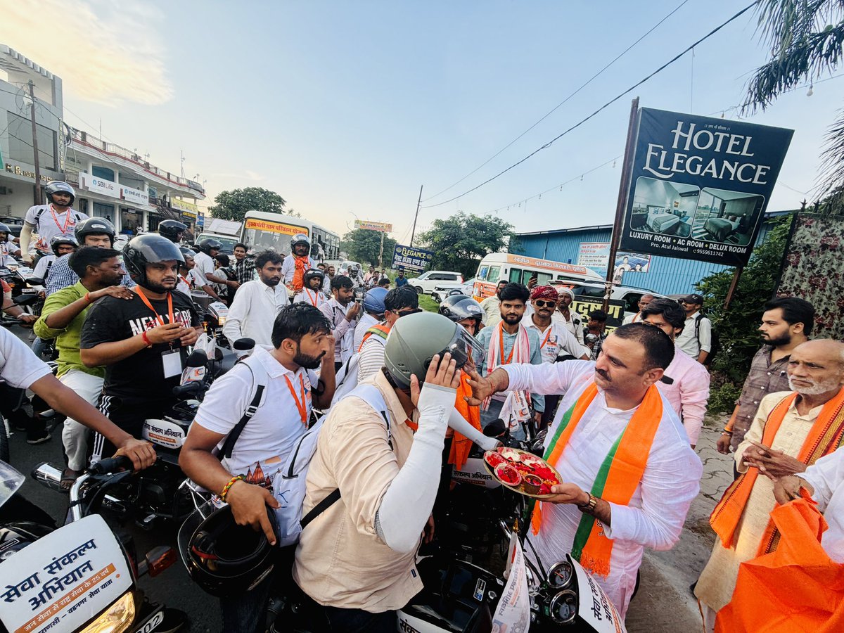 rajushuklabjp's tweet photo. माँ सरयू सेवा यात्रा — ग्रुप नंबर 6
10 पवित्र नदियों का जल लेकर माननीय प्रधानमंत्री श्री नरेंद्र मोदी जी की कर्मभूमि से जन्मभूमि तक की पावन यात्रा पर निकली माँ सरयू सेवा यात्रा का आज द्वितीय विश्राम मेजा विधानसभा में डीजीएस कार्यालय में हुआ।
इस पावन यात्रा में सम्मिलित श्रद्धालुओं का स्वागत एवं अभिनंदन करने और उनके रात्रि विश्राम की सेवा करने का सौभाग्य प्राप्त हुआ।
माँ सरयू की कृपा सभी पर बनी रहे और यह पावन यात्रा अपने उद्देश्य में सफल हो—यही माँ के चरणों में प्रार्थना है।
सेवा ही मेरा धर्म, सेवा ही मेरा कर्म। #rajushuklabjp #rajubhaiya #mejavidhansabha259 #sevayatra #narendramodi @narendramodi  @NitinNabin @AmitShahOffice @rajnathsingh @mppchaudhary @myogiadityanath @kpmaurya1 @brajeshpathakup @swatantrabjp @BJP4UP @BJP4India @ManojTiwariMP @Ashok_KashiBJP