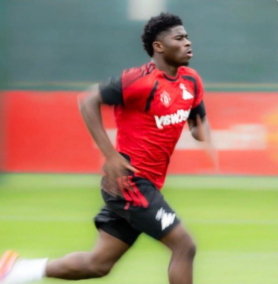 StretfordEndT_'s tweet photo. 🚨🔴 𝐁𝐑𝐄𝐀𝐊𝐈𝐍𝐆: Carlos Baleba is back fit and is expected to start vs Fulham on Sunday. 

(@LaurenWhitwell) https://t.co/YvKxQq4ZMf
