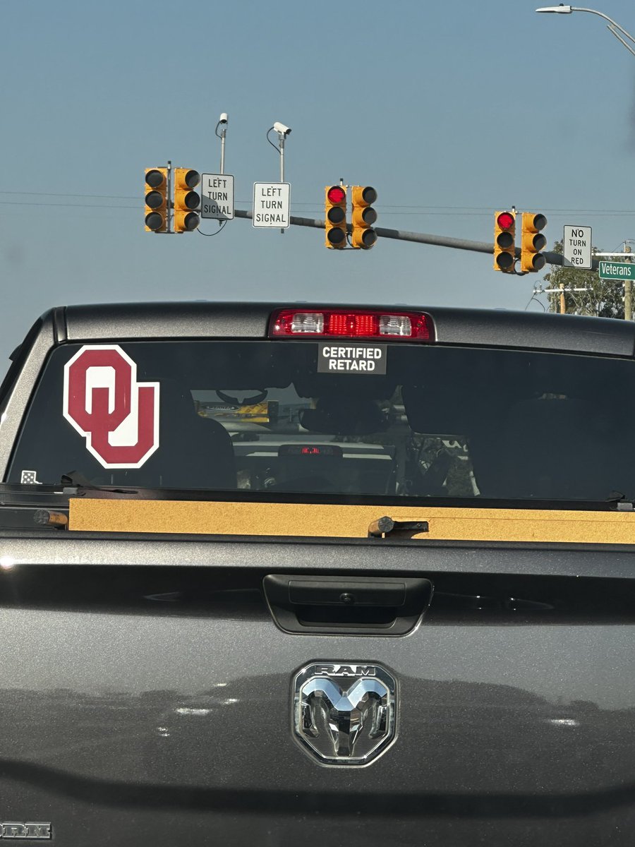 PincheGringoMsn's tweet photo. They’re becoming self aware. #HookEm https://t.co/c7S5MJDTZq