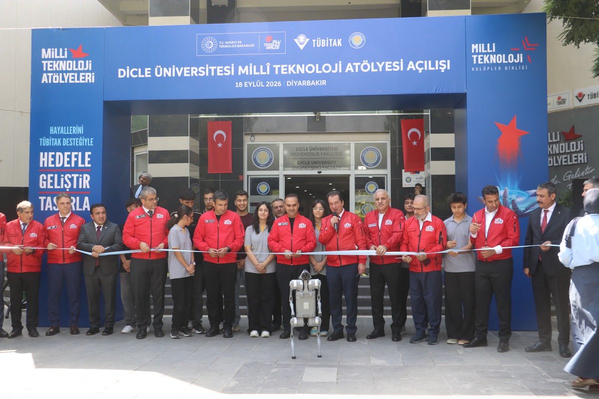 HsnozcoskunMHP's tweet photo. Yönetim Kurulu üyelerimizle birlikte kentimizde düzenlenen TEKNOFEST etkinliklerine katıldık. Öğrenci kardeşlerimizle bir araya gelerek projelerini yakından inceledik. Gençlerimizin azmi ve teknolojiye ilgisi bizleri gururlandırdı.

#TEKNOFEST #Diyarbakır https://t.co/W63OS1fA0t