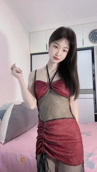 brown_darr63550's tweet photo. 为什么我突然会有穿成这样夹着跳蛋到外面露出的想法呀 https://t.co/vnxyupnZhe
