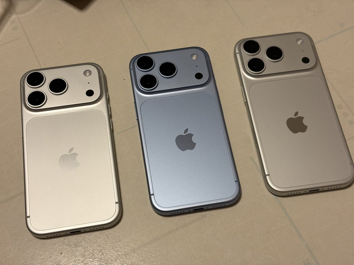tri_beta_99's tweet photo. 今日は妻の実家の皆さんのiPhone移行お手伝い、保護ガラス貼りしてました
一気に3台なかなか強い https://t.co/JcUps5ZTCx