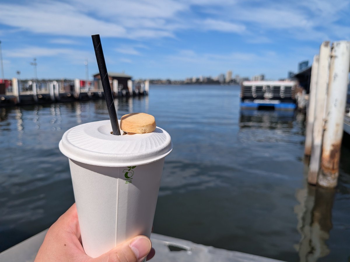 clione_rep2's tweet photo. バラックスクエアに到着

珈琲飲みながら���ルタワーやお洒落な港町のカフェを眺める時間最高でした

いよいよクルーズ船に乗ってビュッフェランチ

#オーストラリア https://t.co/hv9sg95wJ9
