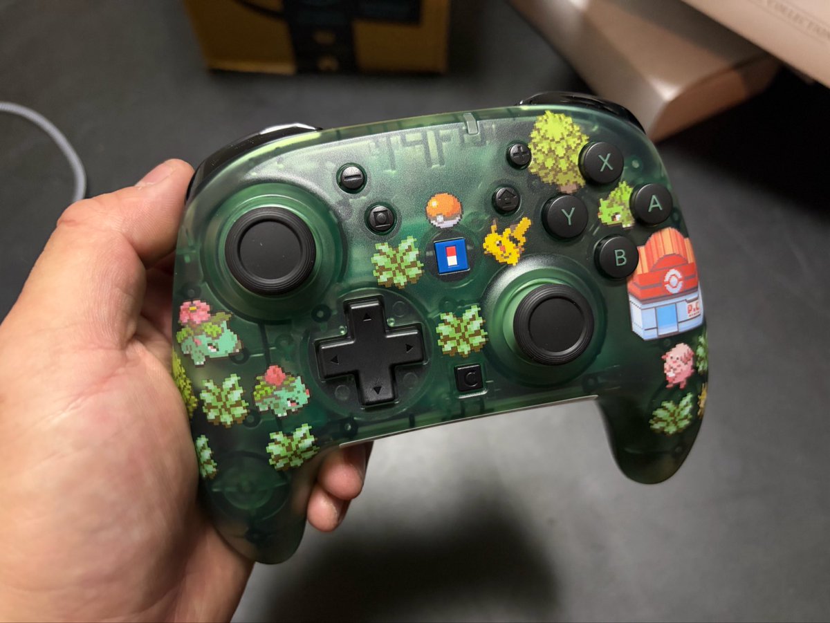 maroromaromaron's tweet photo. NEWコントローラー🎮 https://t.co/PRRHEBa9tE