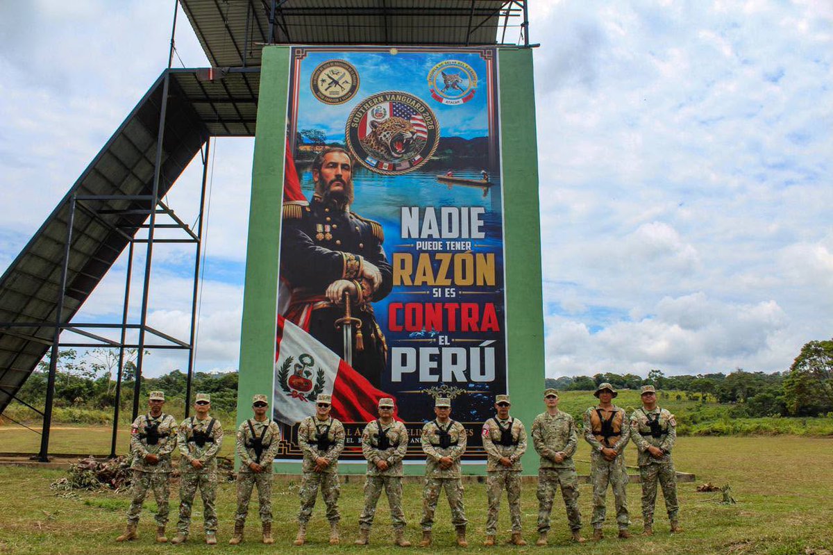 EjercitoPeru's tweet photo. #InfoEP | VANGUARDIA SUR 2026 🇵🇪🇦🇷🇨🇱🇺🇸
El Comandante General del Ejército supervisó la fase aplicativa de «Vanguardia Sur 2026» en El Sauce, donde fuerzas multinacionales fortalecieron su interoperabilidad y coordinación. #HastaQuemarElÚltimoCartucho 🪖🇵🇪 https://t.co/Y7i2oEDimS