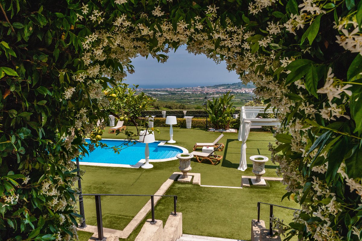 ChristiesHomes's tweet photo. A timeless Sicilian retreat where art, history, and nature come together. See more: https://t.co/ER6JBueuPr

Listed by Danila Addario with Exclusive RE Christie's International Real Estate https://t.co/xQZvlYWFeR