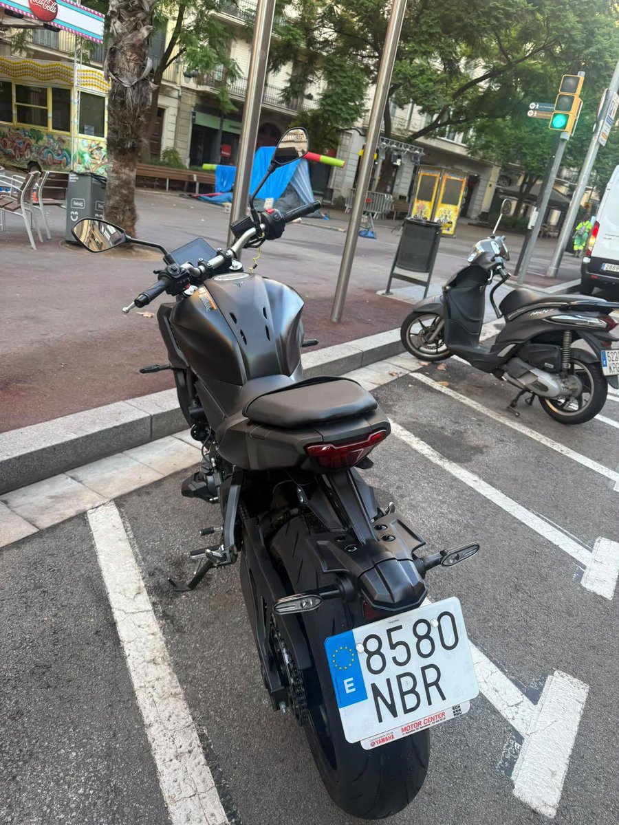 antiradarcatala's tweet photo. Moto robada a Barcelona al carrer Gran de Gràcia, davanr l'hotel Casa Fuster. Una Yamaha MT-07 negra amb matrícula 8580 NBR. Si algú en sap alguna cosa aviseu al 112 o al 671380144. https://t.co/3pfotckLpt