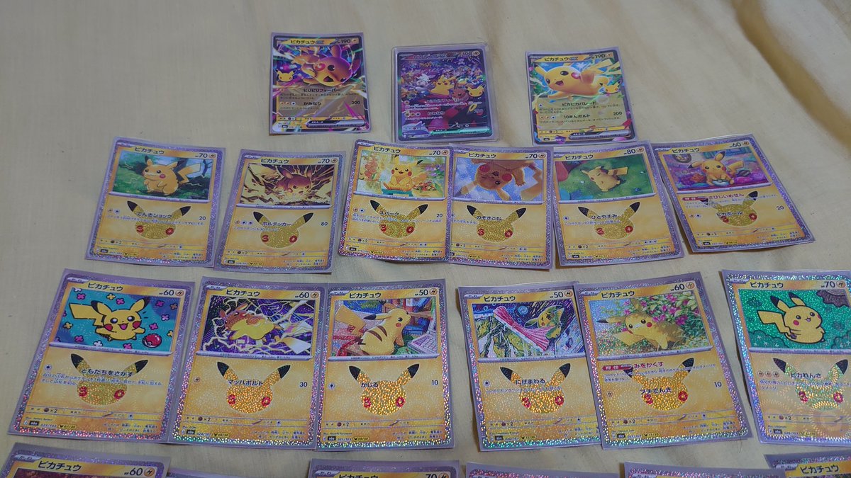 ruxu4869's tweet photo. ピカチュウ30種類、残り6枚だったのですがカドショで200円だったので全部買っちゃいました
昼ピカチュウのSARで全部揃うから買っちゃおうかなぁ https://t.co/tY0SUS1w4U