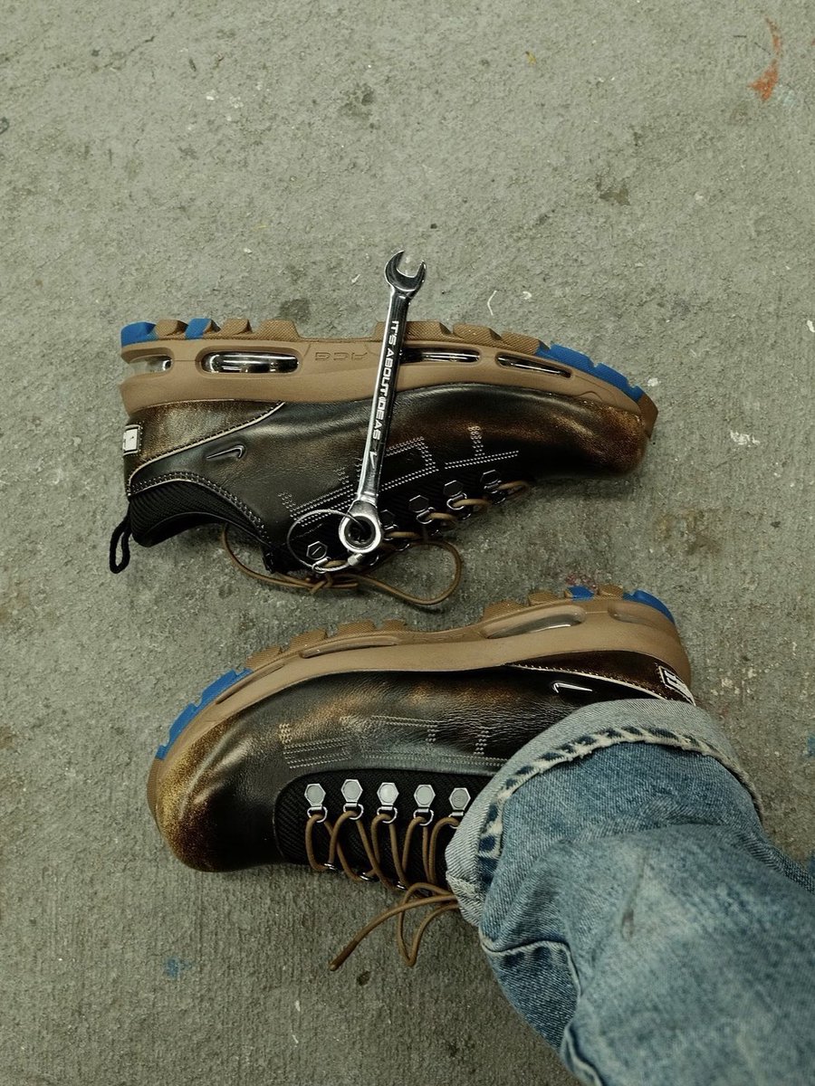 problemochile's tweet photo. The Bronx got sneaker of the year every body else suck dick! https://t.co/fMVWwMMjVo