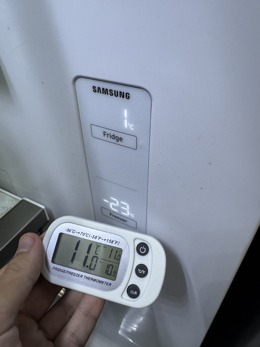AdrianDelAngel's tweet photo. @SamsungMexico Refrigeradores de "all around cooling" que no enfría nada, voy para el año reportando por garantía y siempre se hacen p*ndejos, ya basta tan sencillo que es mandar un reemplazo y listo. @Profeco @RuABOGADO_  @latinus_us https://t.co/8YRGpwjuI6