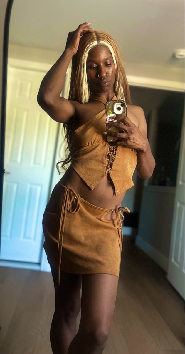 sheez_weird's tweet photo. YoU CaN PaInT WiTh ALL ThE CoLoRs 🎨🗣️IM THAT Biiiiiiiiiiiiiiiiiitchhhhhhhhhh😭😭😭😭🤣 PocaHOTTEST😮‍💨🥰 https://t.co/4AF4XeANox