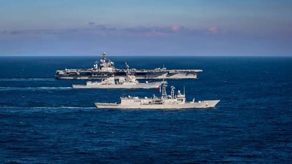 USAMaritimeX's tweet photo. Happy Chilean Independence Day to the folks down there! 🇺🇸🤝🇨🇱

📸 (1) Chilean frigate leading US ships during RIMPAC (Reddit)
(2) ex-USNS Andrew Higgins oiler, now Almirante Montt, alongside USS Chung Hoon (@SA_Defensa)
(3) Former Aussie Adelaide (Perry)-class ship alongside our CVN-68 carrier group (CVN-68 instagram) 
(4) Nimitz sailing the beautiful Strait of Magellan earlier this year (@USNavy instagram)