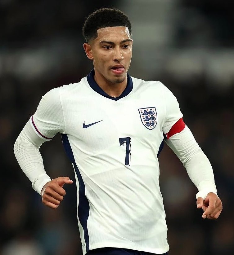 BellinghamBRA_'s tweet photo. 📲 | Não foi dessa vez na seleção principal, mas Jobe Bellingham foi convocado novamente para a seleção sub-21 da Inglaterra para os próximos jogos das eliminatórias da UEFA U21 EURO!

Confira as datas:

Inglaterra x Cazaquistão - 25/09
Inglaterra x Eslováquia - 02/10
Inglaterra x Irlanda - 06/10