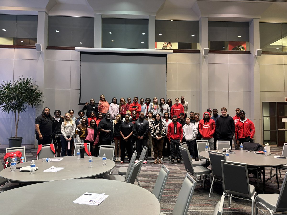 ChipBaker19's tweet photo. This experience with the University of Houston FCA was AMAZING!
@fcahouston @pashacook @charleswoodsww @gga_2016
📸 @gabefogleman
#uh #fca #gogetit https://t.co/qZJVdvkDG1