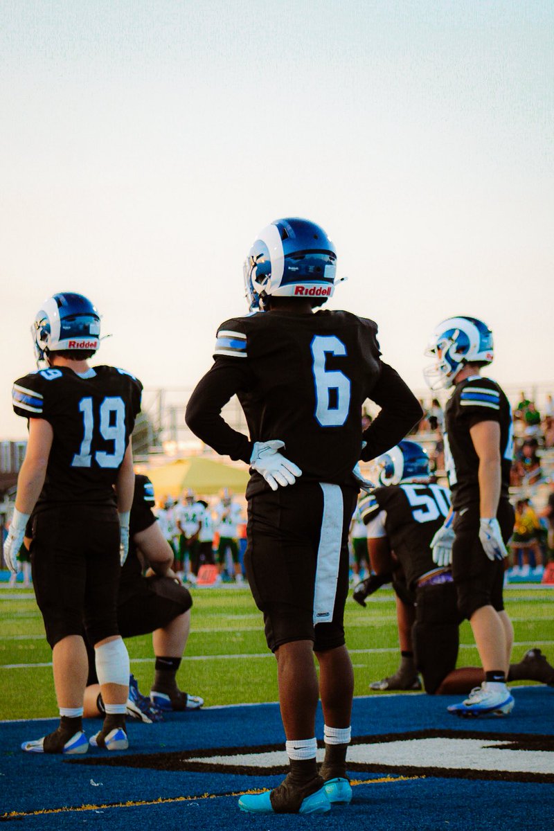 dgardnerjr1's tweet photo. Thank You God for allowing me to play this lovely sport day by day, watching over everyone I know or may not know, players, coaches, teammates, Thank you Lord 🙏 
@LamphereRamsFB https://t.co/p601QtNNSN
