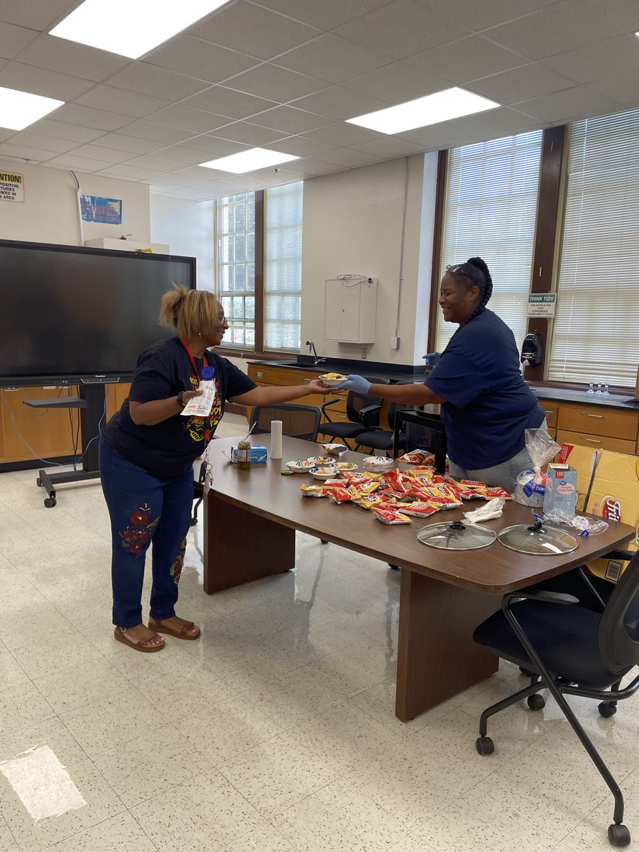 BStoreyMS's tweet photo. It’s Frito Pie Friday! We are ending the week on a CRUNCHY note! Because our staff deserves a little CRUNCH, a lot of flavor, and a whole lot of APPRECIATION! #BuildingaStoreyofExcellence🦅 https://t.co/r4RLlS52cW