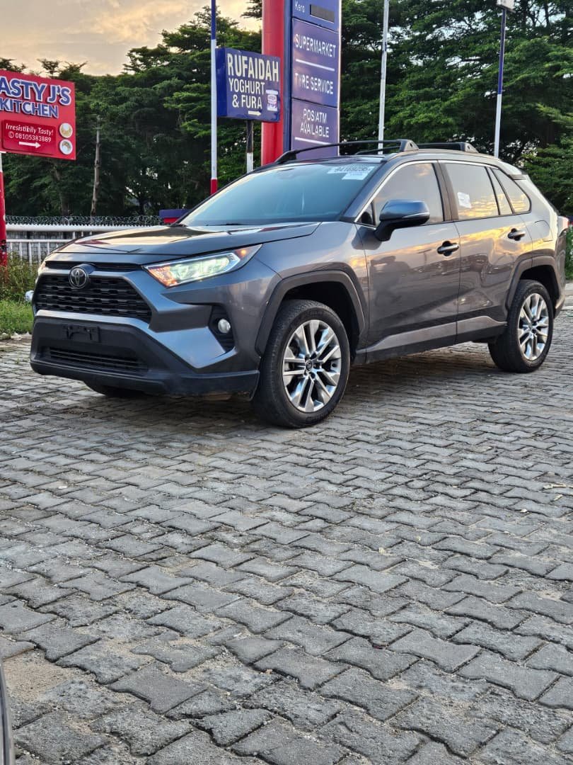 emmanueloke82's tweet photo. Distress sale ...
Foreign used 2021 Rav 4 XLE 
Keyless 
Sunroof 
Leather seats 
With original duty 
36m
Abuja 
07037143116

Young john
Toyin Abraham 
Minna
Macron https://t.co/Q2uI9TDMki