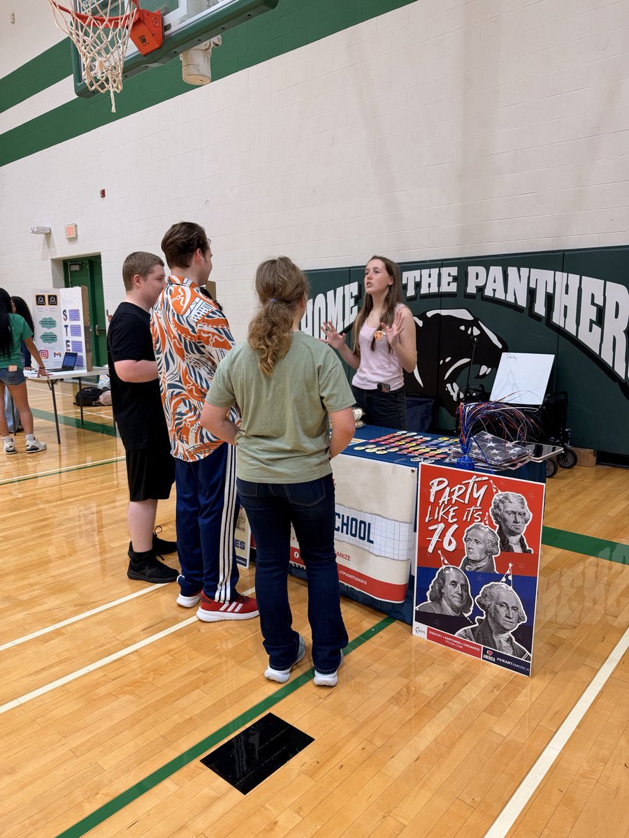 arabellahope8's tweet photo. 🌾Such a great week in the Plains🌾

⭐️Helping Derry high school recruit at Panther Peloza

⭐️Speaking and tabling at Life Prep Academy with over 60+ students wanting to get involved

⭐️ Meeting at Wichita Activism hub learning to debate with +20 students https://t.co/ADnZMWVNY1
