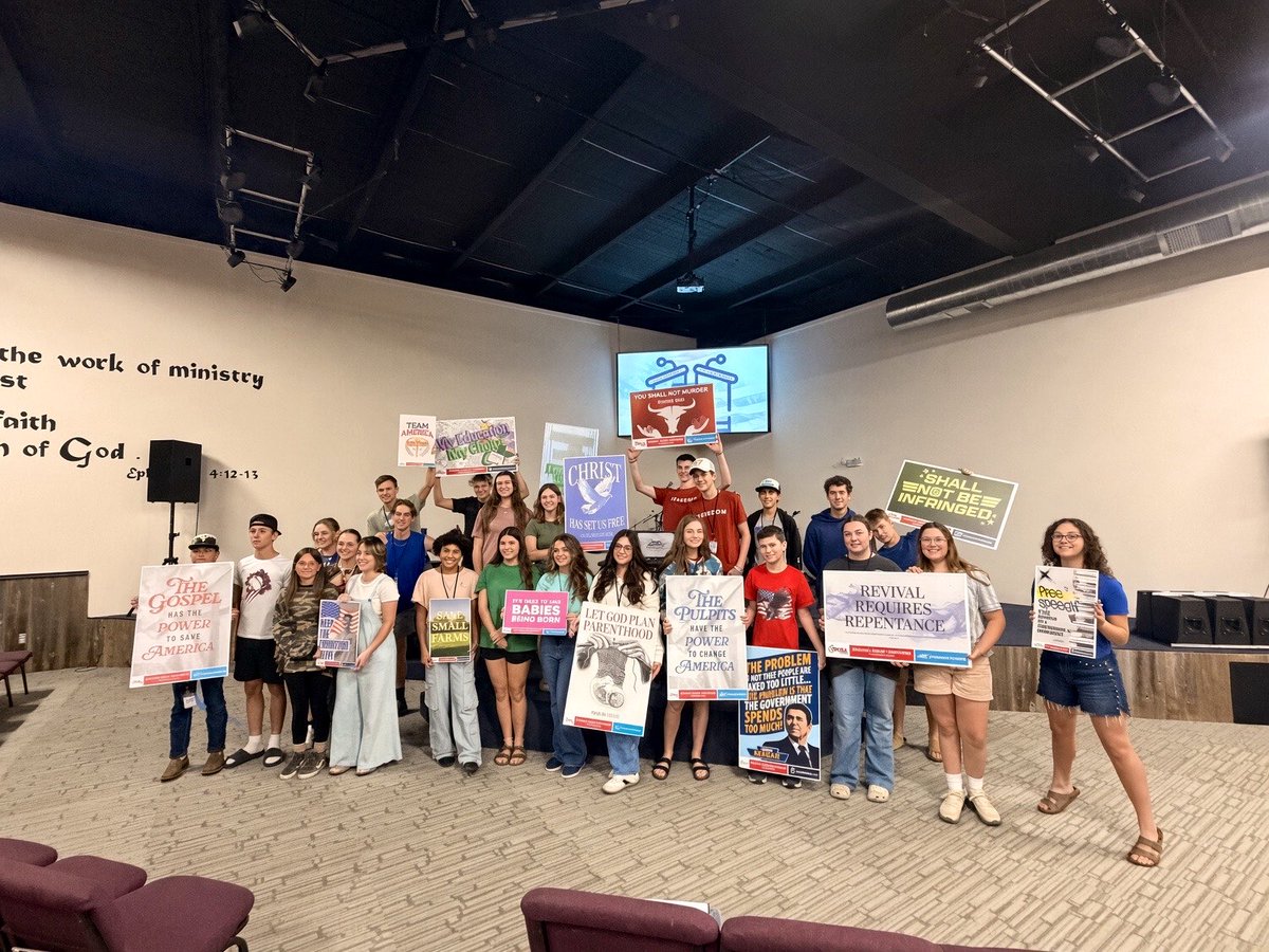 arabellahope8's tweet photo. 🌾Such a great week in the Plains🌾

⭐️Helping Derry high school recruit at Panther Peloza

⭐️Speaking and tabling at Life Prep Academy with over 60+ students wanting to get involved

⭐️ Meeting at Wichita Activism hub learning to debate with +20 students https://t.co/ADnZMWVNY1