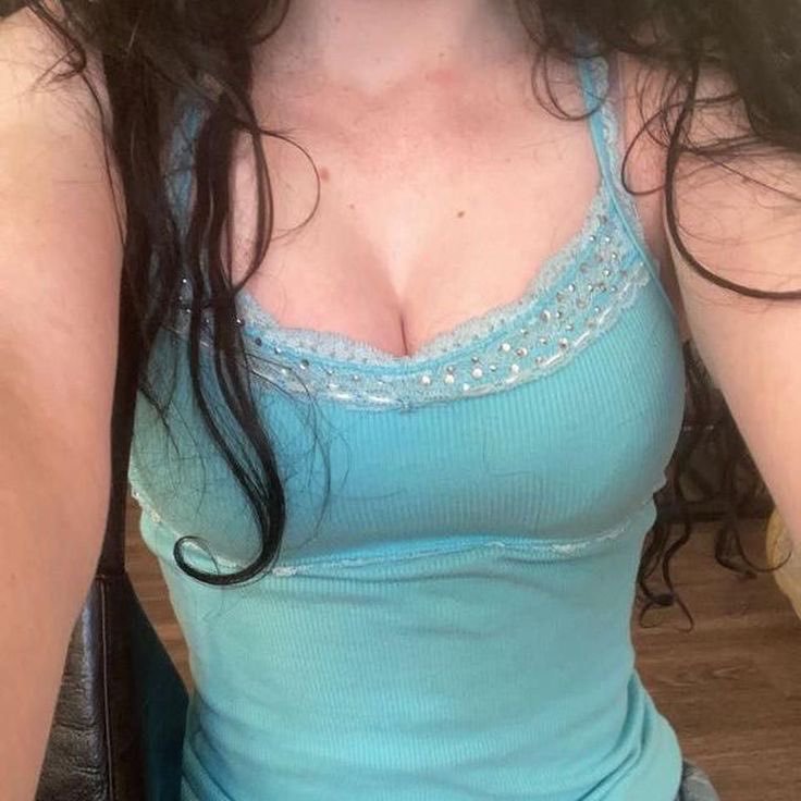 liaseleia's tweet photo. Nós mulheres kinder ovo que escondemos belas lingeries floridas e de renda por baixo da roupa https://t.co/aHPZM7CmS2