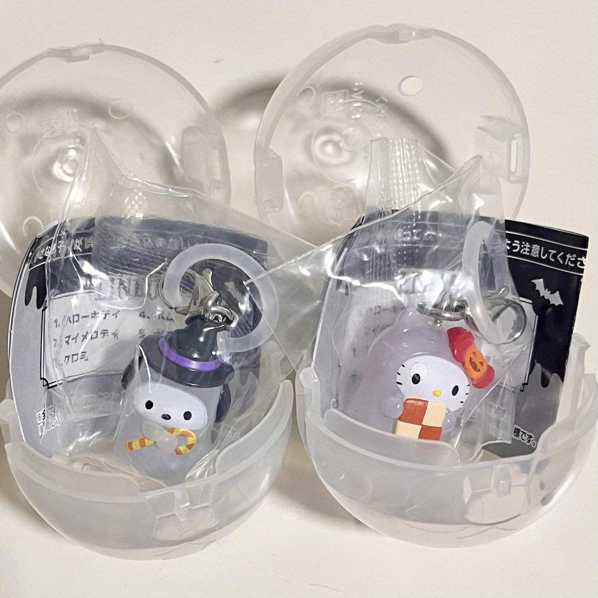 mochiki75's tweet photo. サンリオ ハロウィンめじるしアクセサリー
交換

【譲】キティ、ポチャッコ
【求】マイメロ、ポムポムプリン

2:2まとめての交換優先。
大阪市内手渡し交換希望。
検索からもお気軽にお声かけ下さい🙇‍♀️ https://t.co/Hv7VTuoSM8