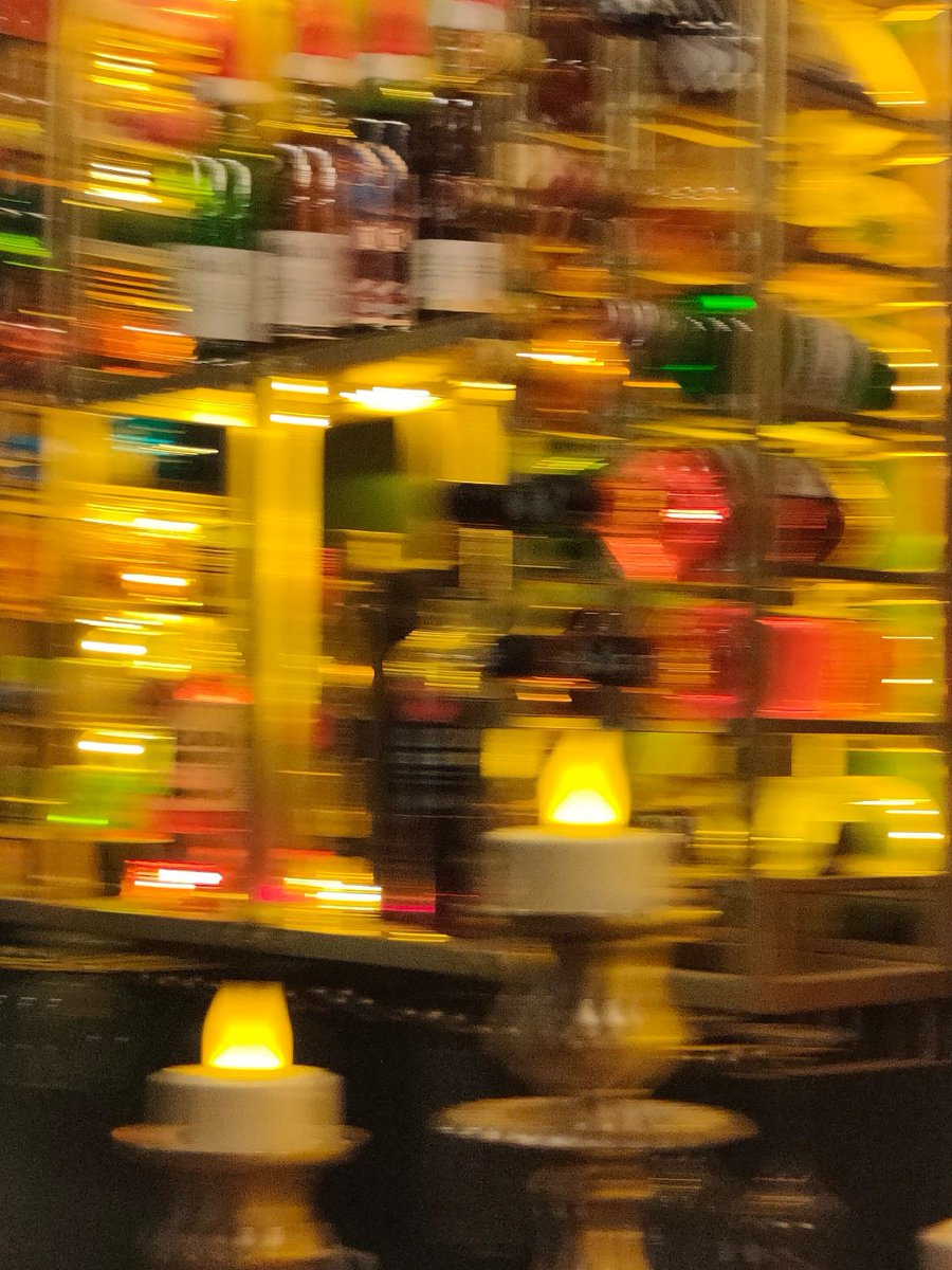 tansi170897's tweet photo. Today's the cozy kind of holiday evening—string lights, warm cocoa, and all the tiny, perfect moments https://t.co/Ik3n6HtDJu