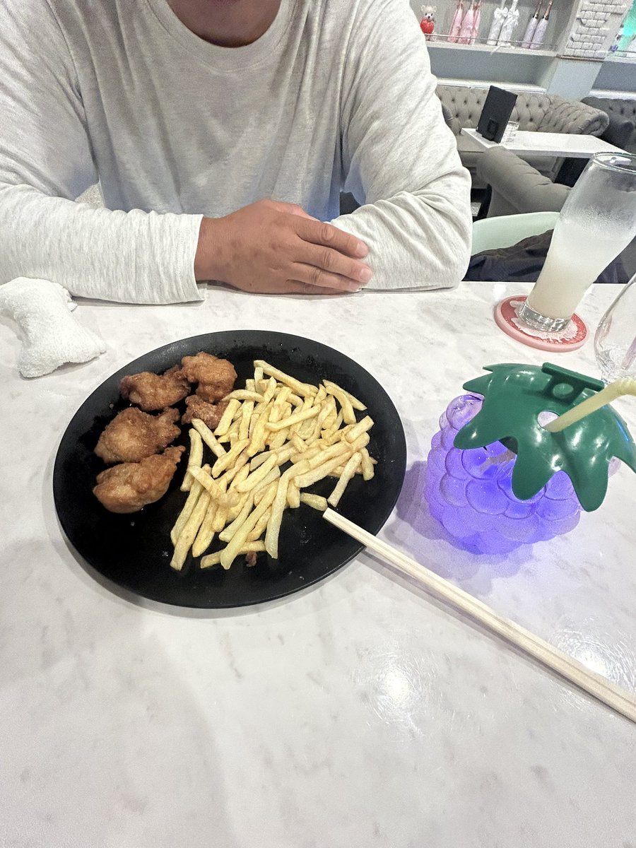popo_rose7's tweet photo. 今日はお客さん来てくれたの！！！
短い時間だったけどドリンクも食べ物も沢山食べれてチェキまで撮ってくれて嬉しかったーーー( ᵒ̴̶̷̥́ ^ ᵒ̴̶̷̣̥̀ )⭐️
 #コンカフェ  #池袋  #コンカフェ嬢  #会える屋さん  #かわいい https://t.co/d36yyNoCO9