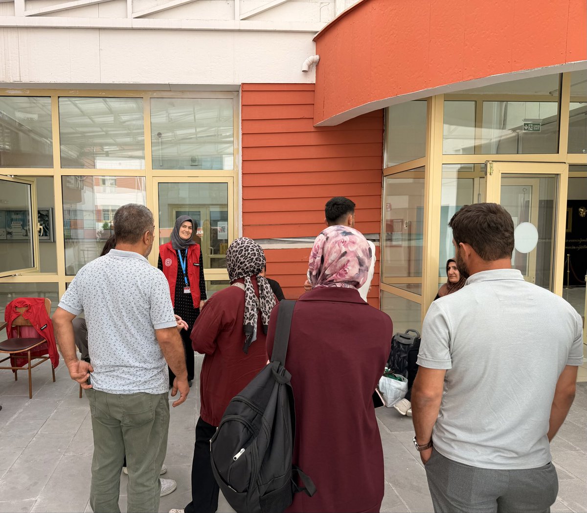 GSB_TurhalGM's tweet photo. 🎓✨ Seninle Daha Güçlüyüz!

İlçemize yeni gelen üniversite öğrencilerimizi sıcak bir karşılamayla ağırladık. 🤗

Yeni bir şehir, yeni arkadaşlıklar, yepyeni başlangıçlar… 💫
Gençlerimizin üniversite hayatına güzel bir başlangıç yapmaları için her zaman yanınızdayız! 💙 https://t.co/XEar3sboSK