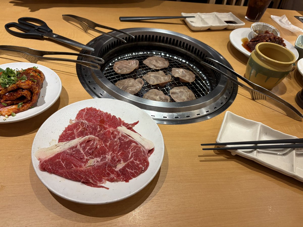Iris043's tweet photo. 残業しすぎたから後輩か焼肉に車出してくれた https://t.co/lHFNVYqLHL