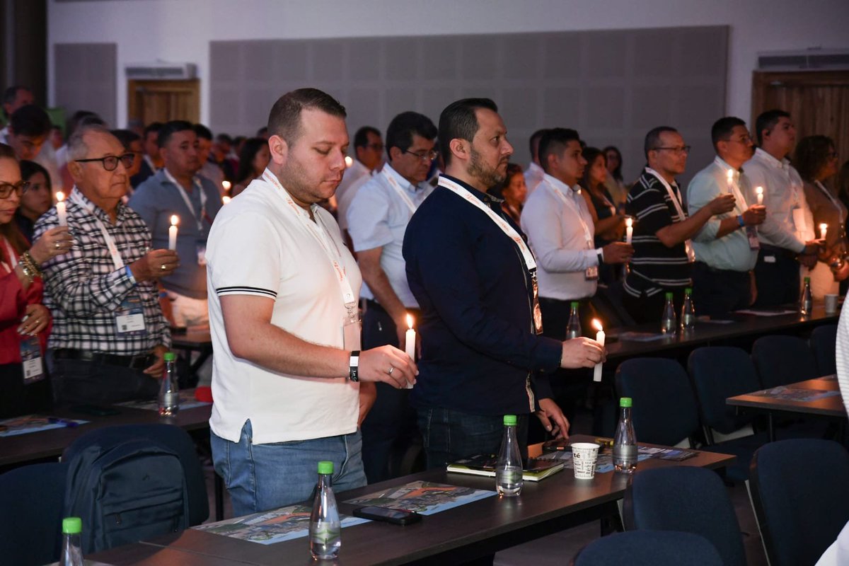 UNGremial's tweet photo. #Miércoles 🙏🇨🇴 En #UnidadGremial2026 nos unimos en oración por la reconstrucción de Colombia y en memoria de las víctimas del terremoto. 🕊️❤️
Un momento de fe, solidaridad y esperanza para todo nuestro país. 🤝🇨🇴
#UnidosPorColombia https://t.co/WN89i4KD4B