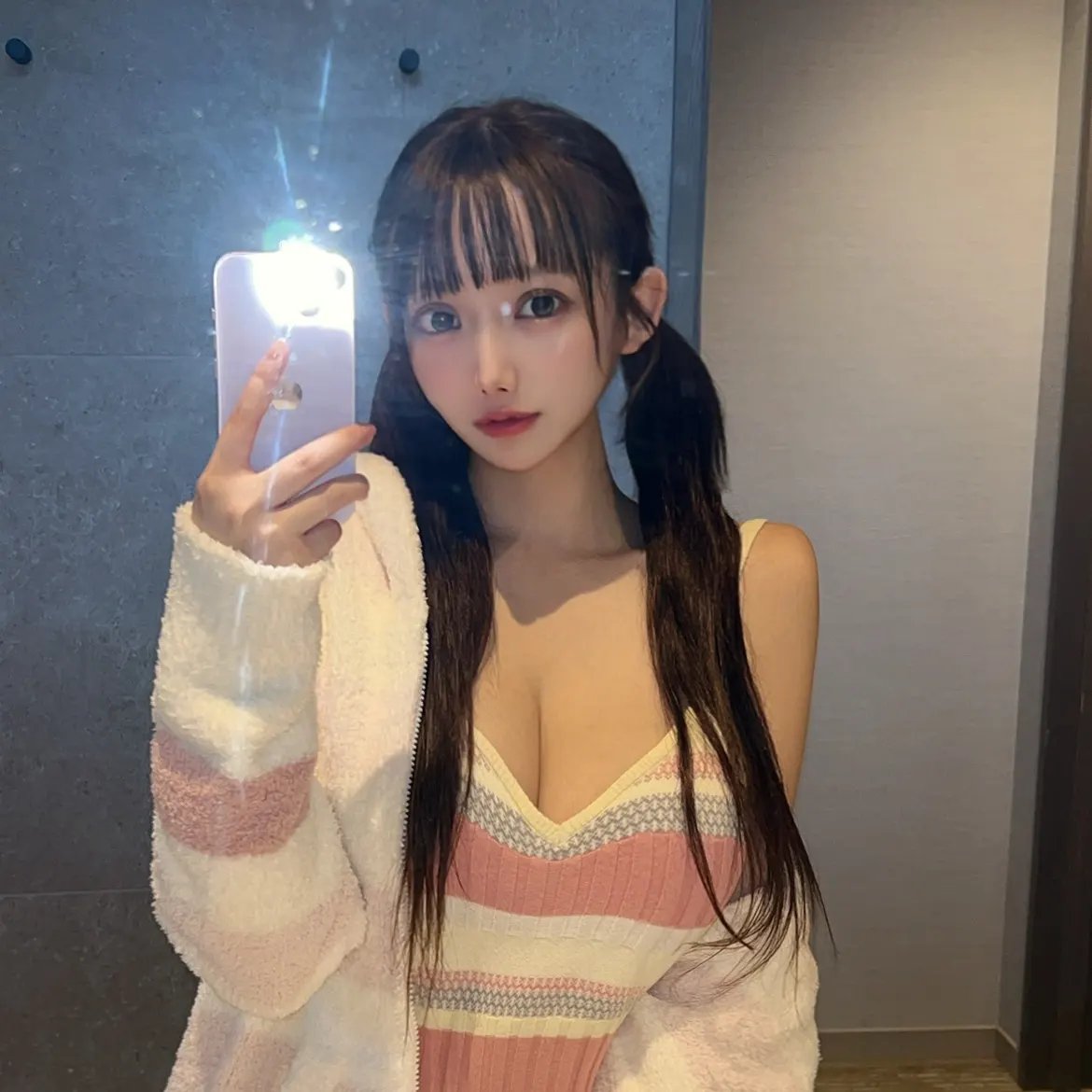 MlbSgr's tweet photo. 【悲報】
あの人気ライバーのプライベート動画が公になりヤバいと話題に

表の顔
・TikTokフォロワー8万人
・スクールカースト上位の一軍女子
・爆美女で男から絶大な人気を博している

本性
・アレが大好きで毎晩... https://t.co/qKRXfCKsMZ