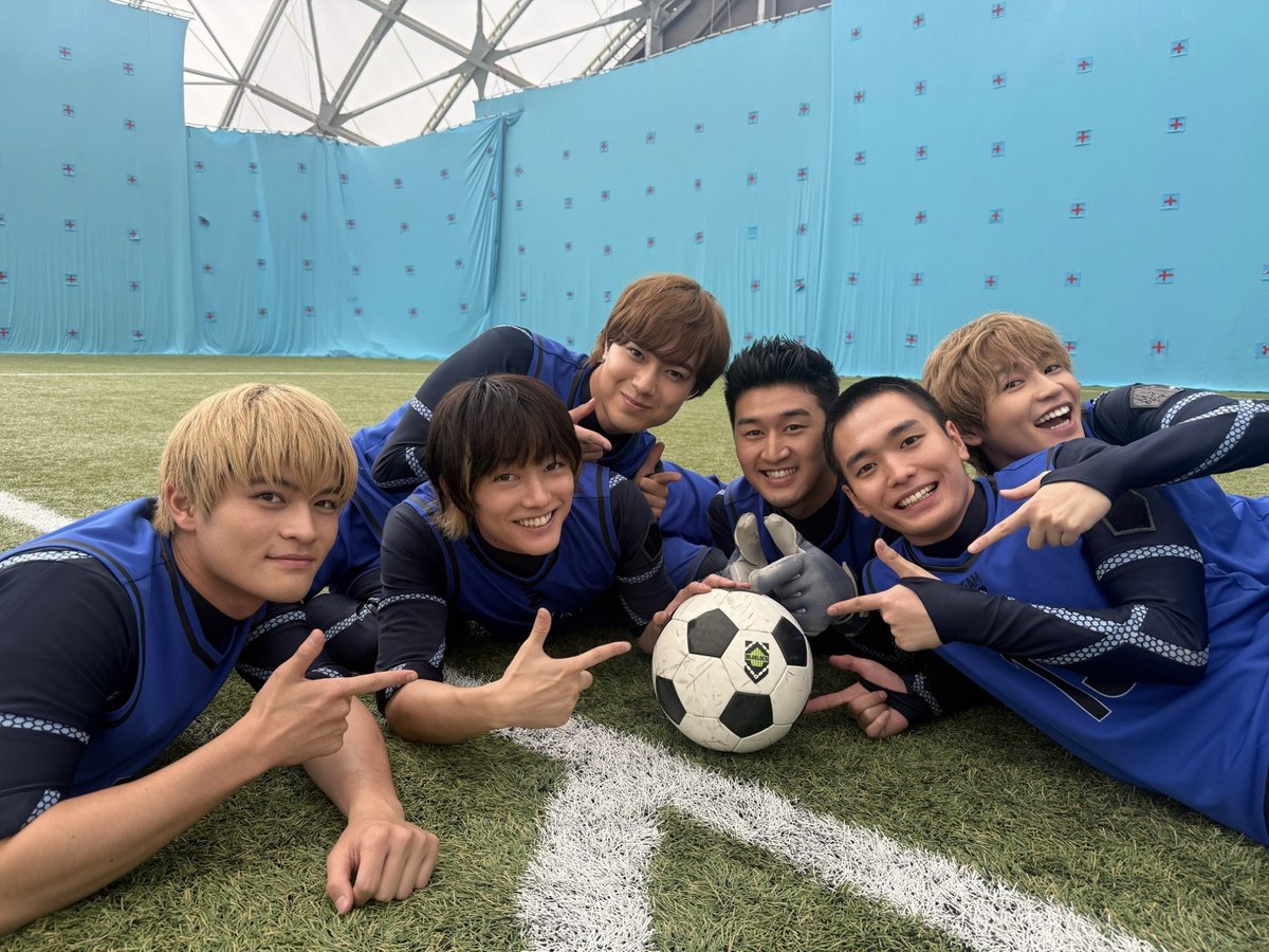 BLUELOCK_MOVIE's tweet photo. ◆ ──  #ブルーロック日誌 ── ◆

本日はチームZのオフショットをお届け📸

本編で描かれるチームZメンバーの
成長していく様子にもぜひご注目ください👀🔥

#櫻井海音 #青木柚 #西垣匠 
#橘優輝 #石川雷蔵 #岩永丞威 #櫻井佑樹

映画『#ブルーロック』
大ヒット上映中！
#エゴい https://t.co/GXDNmbppSj