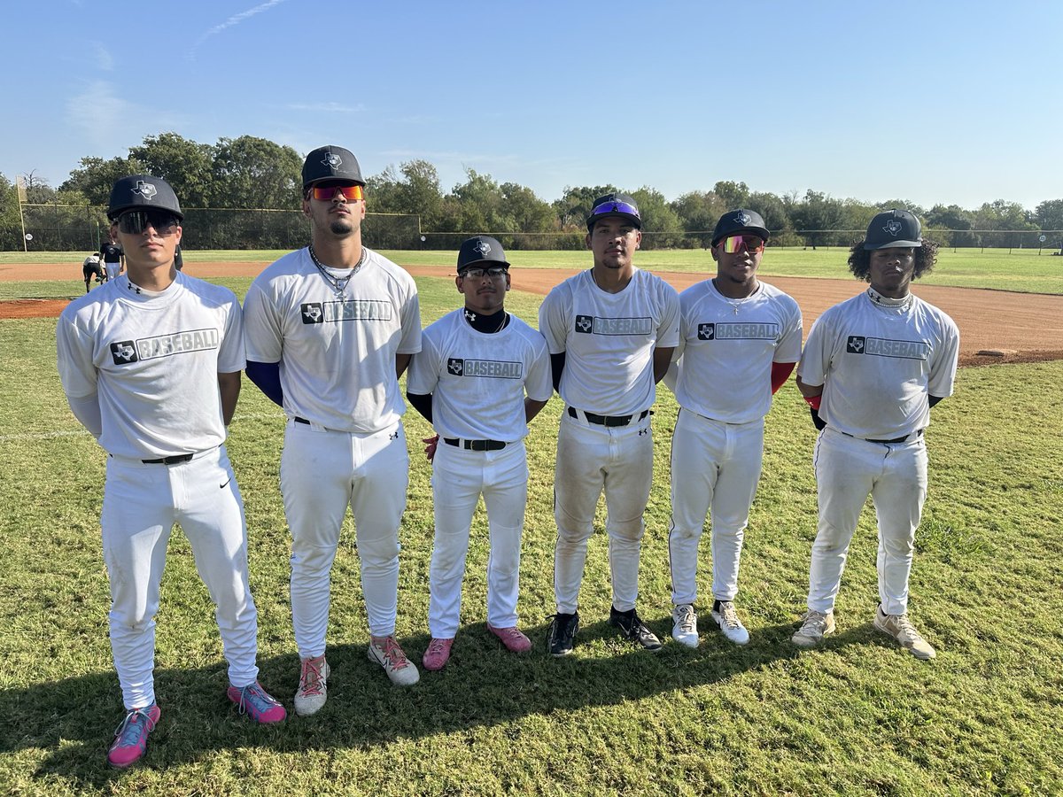 DFWPostGrad's tweet photo. Let’s ride!!! #DubCity 

@coachpage_ @PitchinwithDeck @ZarkoZach https://t.co/KmU5rCLJhE