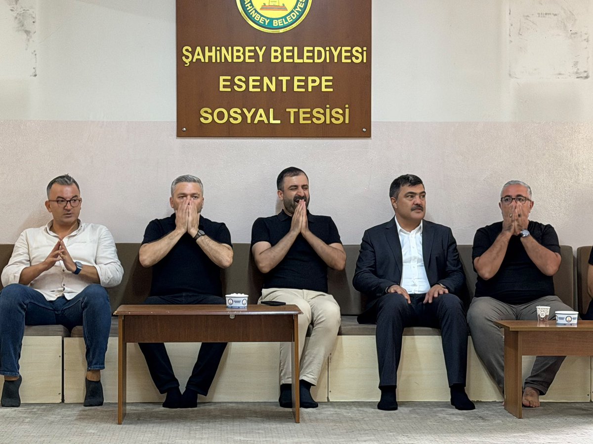 avmehmettiryaki's tweet photo. 📍ESENTEPE Sosyal Tesisi
⁠4.Bölge Başkanımız Sayın Cengiz Kılıç’ın vefat eden kayınbabası için İlçe Başkan Yardımcılarımız ve Yönetim Kurulu Üyelerimizle birlikte taziye ziyaretinde bulunduk.

Merhuma Allah’tan rahmet, başta Cengiz Kılıç Başkanımız olmak üzere ailesine, yakınlarına ve sevenlerine sabırlar diliyorum.
@abuyukgumus 
@hakanaksu058 
@vahitatalan 
@iekarayel 
@abdulhamitgul 
@EyupOzkececi 
@AliSahin501 
@deryabakbak27 
@mesutbozatli 
@irfancelikaslan 
@BBozgeyik_27 
@2727mmg2727 
@FatmaSahin 
@mtahmazoglu 
@fmfedaioglu 
@AKGMTeskilat
#GönüldenGönüle
