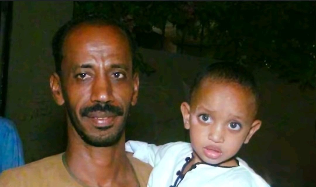 Geelzedawy's tweet photo. عويس الراوي
استُشهد بعد مشادة كلامية بينه وبين ضابط شرطة دفاعاً عن والده بعد اهانته ، فأطلق ضابط الشرطة الرصاص عليه فأرداه قتيلاً.
قرية الحوامدية - ٣٠ سبتمبر ٢٠٢٠ https://t.co/6h9p2LUdfC