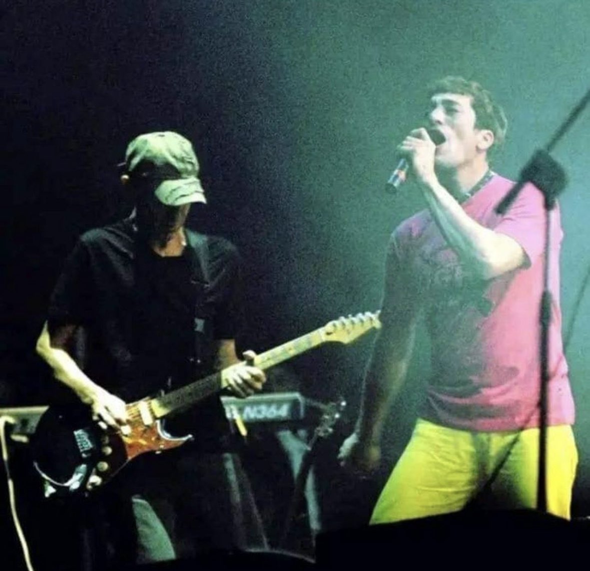 PityRockAndRoll's tweet photo. El flaco Skay con Intoxicados año 2009 https://t.co/8H2vnCutlZ