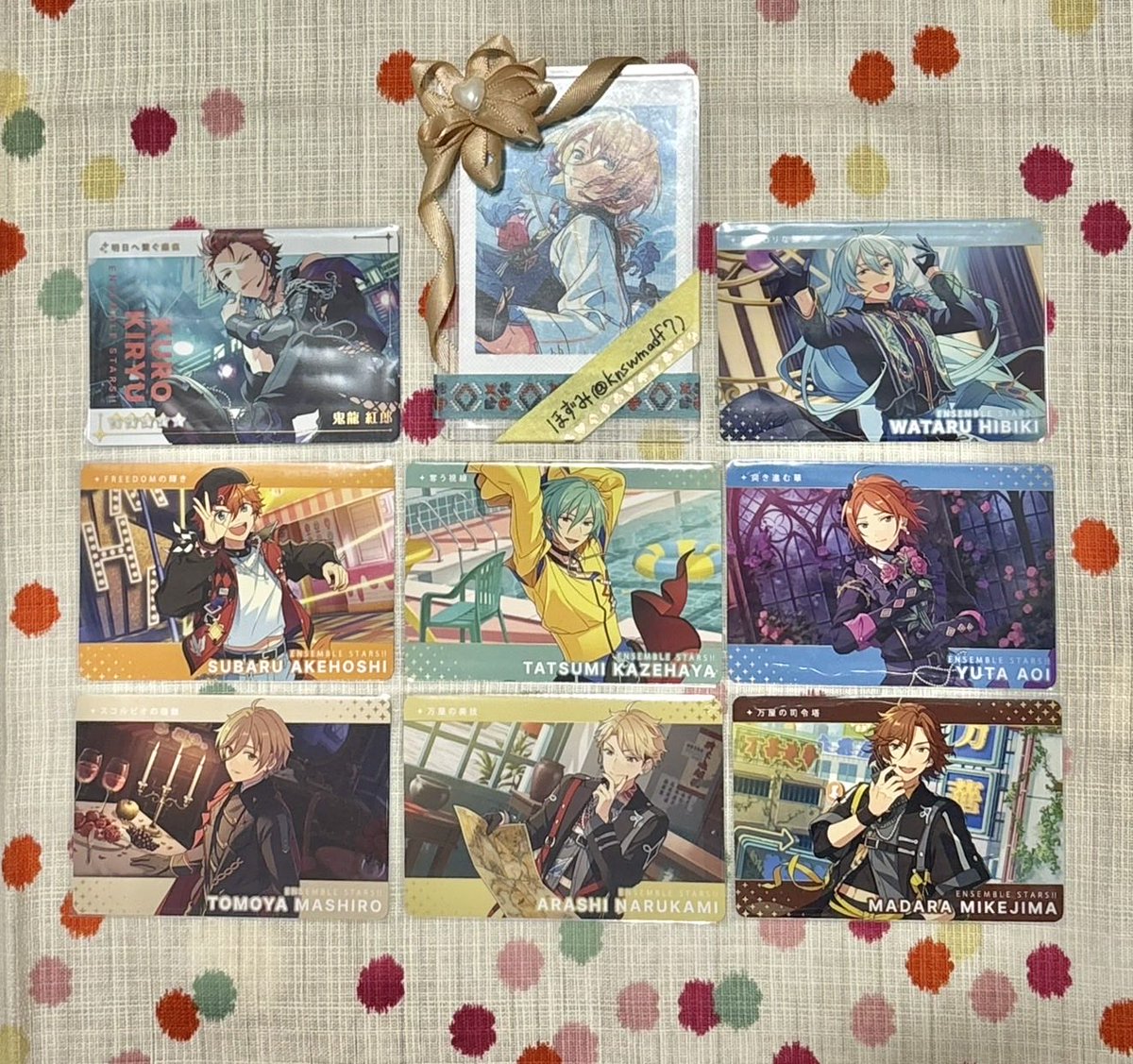 knswmadf7's tweet photo. 【交換 譲渡】あんスタ　カードダス

譲
R 紅郎
N 渉 スバル 巽 ゆうた 友也 嵐 斑 燐音

求 各1 優先度記載順
R 藍良 日和 なずな 泉 忍 奏汰 維吹 ライカ 司
N 藍良 なずな カンナ 夏目 泉(カンナと同時で桃李)
200円/3枚 67円/1枚(+送料)

藍良最優先
N(当方)⇔R=2,3:1可
郵送,大阪手渡し(画像1)
↓ https://t.co/jwUu3lvAyW