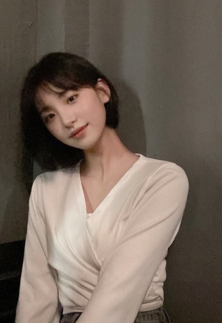 goonerassemble's tweet photo. Irl#15
Ethnic:Korean
Living:Korea
Face:9/10
Body:7.5/10 
Overal:8.5/10
Confirmed natural beauty of south korea. A rarity since most korean beauties are with surgery. Oddly cute yet sexual. Her gaze is erotic makes me wanna see her blowing me or tainted in pleasure. Slim body.Fuck https://t.co/QzqVMJaEIN