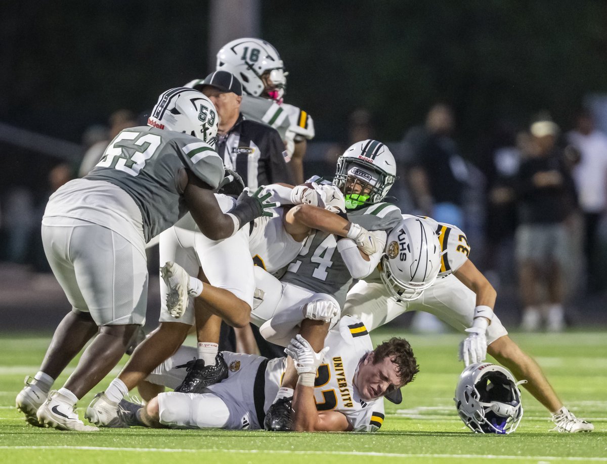 mjohnsonphoto's tweet photo. It was a great game last night as U-High held off Plaquemine 31-21. ๐ธโs from the game are on @theadvocatebr #PHOTOS #photooftheday #lhsaa #highschoolfootball #nikonphotography
https://t.co/bIwjGASwVF https://t.co/jqYVA9ACwY