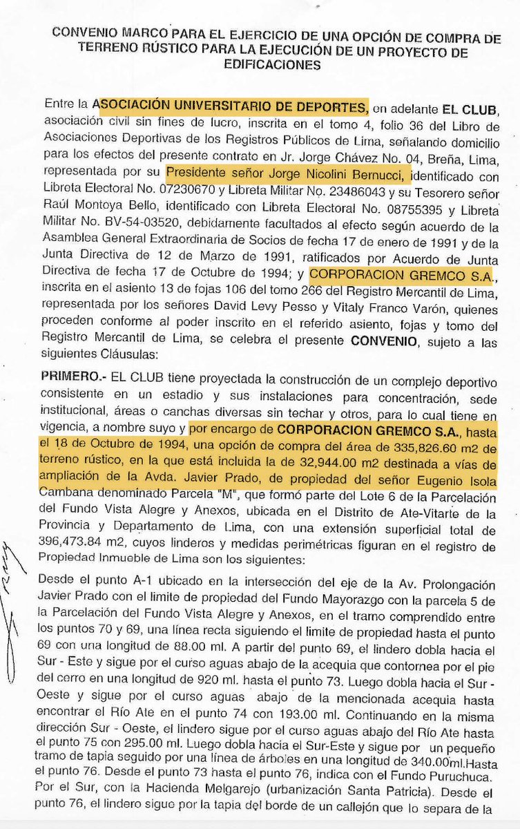 jppgamarra's tweet photo. (1) HABLEMOS CON PRUEBAS: Hemos sido testigos por muchos años, de cómo socios, dirigentes, expresidentes, hinchas, twitteros, tiktokeros de @Universitario y periodistas, se desgastaban en mantener MAL INFORMADA a la opinión pública. El discurso fue y sigue siendo "la U no tenía que pagar nada por el Monumental, el estadio se autofinancio con un terreno de la U", "el terreno lo compró la U", "en el Convenio Marco se autorizó construir solo 600 palcos" "en el Convenio Marco se fijó que el estadio solo costaría 14 millones de dólares", y una sarta de mentiras más. Pues bien, vamos a evidenciar cómo mentían y lo hacían sin mostrar una sola página del CONVENIO MARCO (claro no les conviene mostrar documentos). Por eso, nosotros pasamos a demostrar LA VERDAD con el CONVENIO MARCO en la mano. De esa forma quedará evidenciado que toda la mentira creada por dichos personajes tenía una sola intención "NO PAGAR Y QUEDARSE CON UN ESTADIO GRATIS", con un discurso que parece estar sustentado en las malas artes de un repudiable personaje de la historia: "una mentira repetida mil veces se convierte en verdad". Empezamos entonces con esta toma y seguiremos la historia en cuatro hilos. (1) Esta primera toma es la primera hoja del CONVENIO MARCO, firmado el 18 de octubre de 1994 por Universitario de Deportes bajo la presidencia de NICOLINI y GREMCO. Como comprobarán (con documentos, no por dichos), en la cláusula primera que se ha resaltado, la U de NICOLINI declara que POR ENCARGO Y CON DINERO DE GREMCO se obligaron a comprar un terreno de 300,000 m2. Reiteramos, con dinero de GREMCO, siendo que la U se obligó a firmar un documento adicional en el que expresamente señalará quién es el VERDADERO DUEÑO DEL TERRENO, o sea GREMCO (bajo la presidencia de NICOLINI eso se cumplió, o sea la U puso el terreno a nombre de su verdadero dueño, GREMCO, y eso nunca lo han dicho, por eso en la foto 2 está la transferencia hecha formalmente a GREMCO, por la U de Nicolini que por si acaso se encuentra en Registros Públicos). @elcomercio_peru @RPPNoticias @RPPDeportes @Gustavo_p4 @Walo_1901 @Sargheto @OccidentAL2017 @SEMANAeconomica @paolobenza @nicolassalazarl @Jcgambini @UnidosxLaU @ClubALoficial @ClubSCristal @diegoreba22 @MSUCCAR @E_FLEISCHMAN @blanquiazulhora @Horacon @Liga1TeApuesto @Gestionpe @orbisa35 @elgatogrone @larepublica_pe @mariano3154 @EvaristoCcoicca @ricardoguerrab