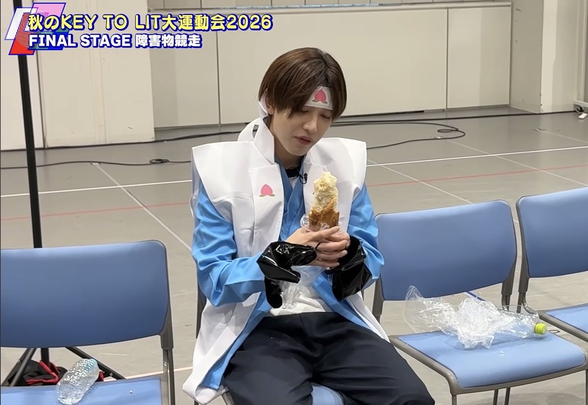azukomappy's tweet photo. 嶺亜とうちの2歳児の共通点:パンの食べ方 https://t.co/YPUZf1p6sh